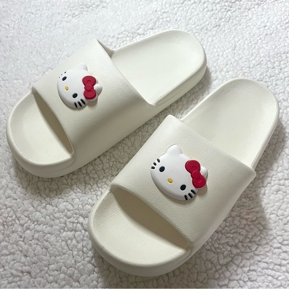 🌸NWT Hello Kitty Summer Slippers Sandals - WHITE - US 6-6.5 👡 - Picture 2 of 4